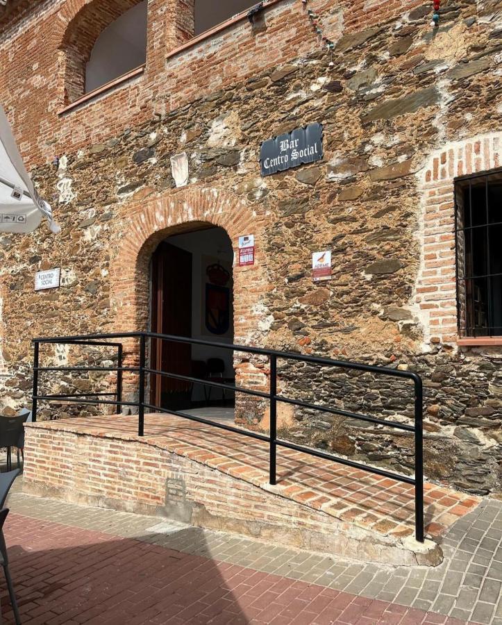 בית הארחה Torrejón el Rubio 	Suenos De Monfrague מראה חיצוני תמונה