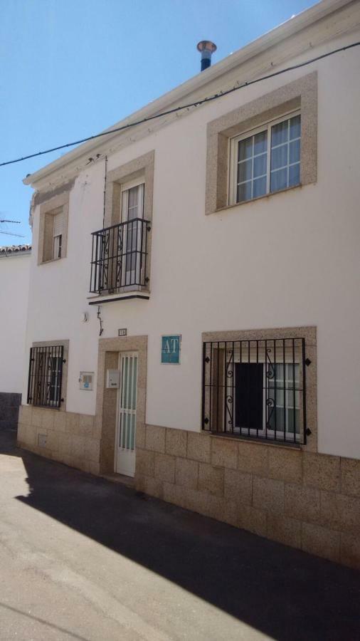 בית הארחה Torrejón el Rubio 	Suenos De Monfrague מראה חיצוני תמונה